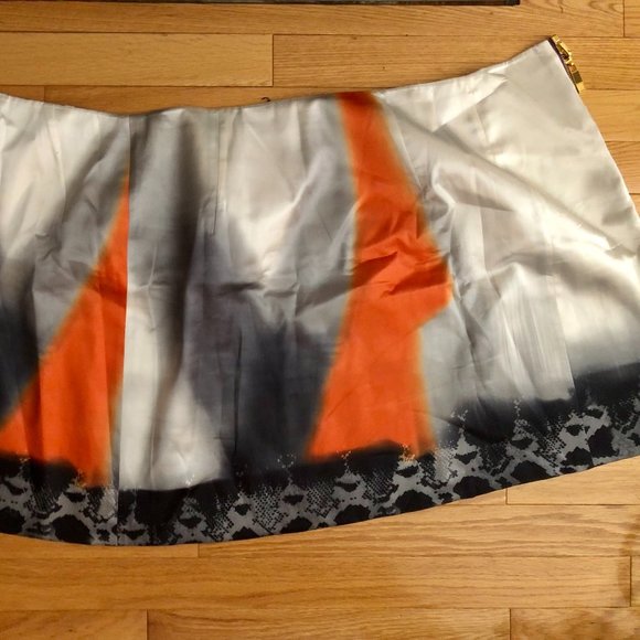 STUNNING Reversible "Elva" Skirt by Elie Tahari. Two Skirts in One. - Picture 11 of 15